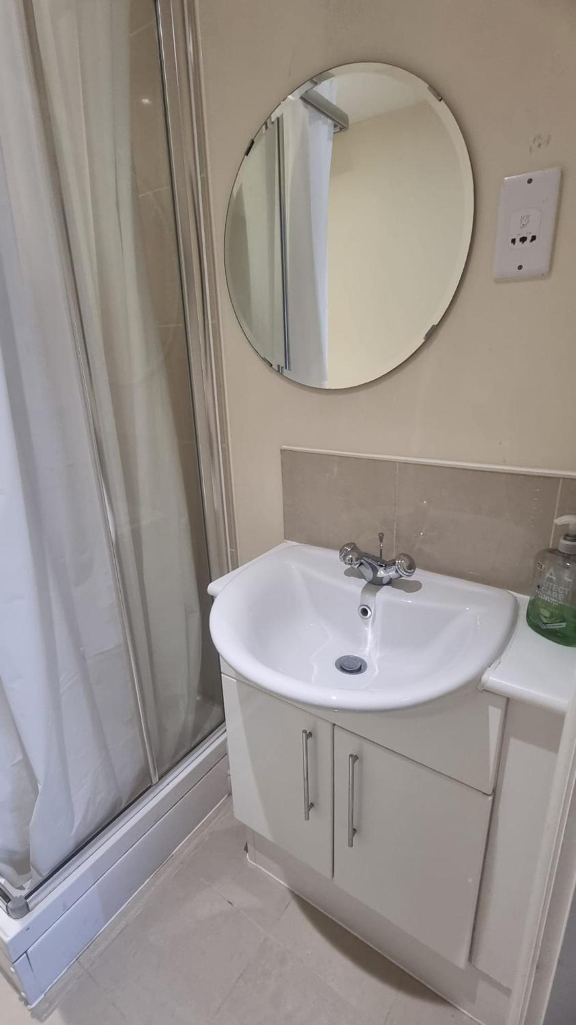 Central Spacious And Secure With A Double Bed Edgware Exterior photo
